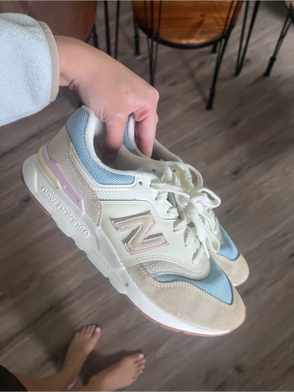 New Balance Cream, Light Blue & Pink Low-Top Sneakers